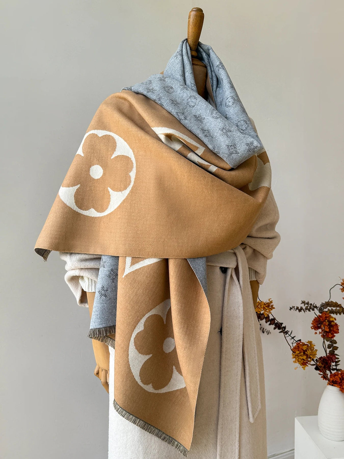 Winter Scarf with Jacquard Pattern – Soft Oversized Wrap Scarf & Shawl, 69 in, Unisex, 3 Colors | Hommes Camel