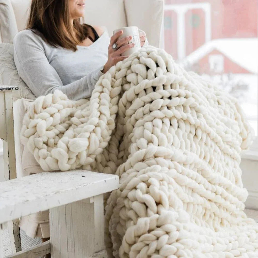 DIY Chunky XL Wool Yarn 1000g (2.2 lb) – Super Bulky Arm Knitting Yarn for Chunky Knit Blankets & Cushions – LuxeWool White 1000g