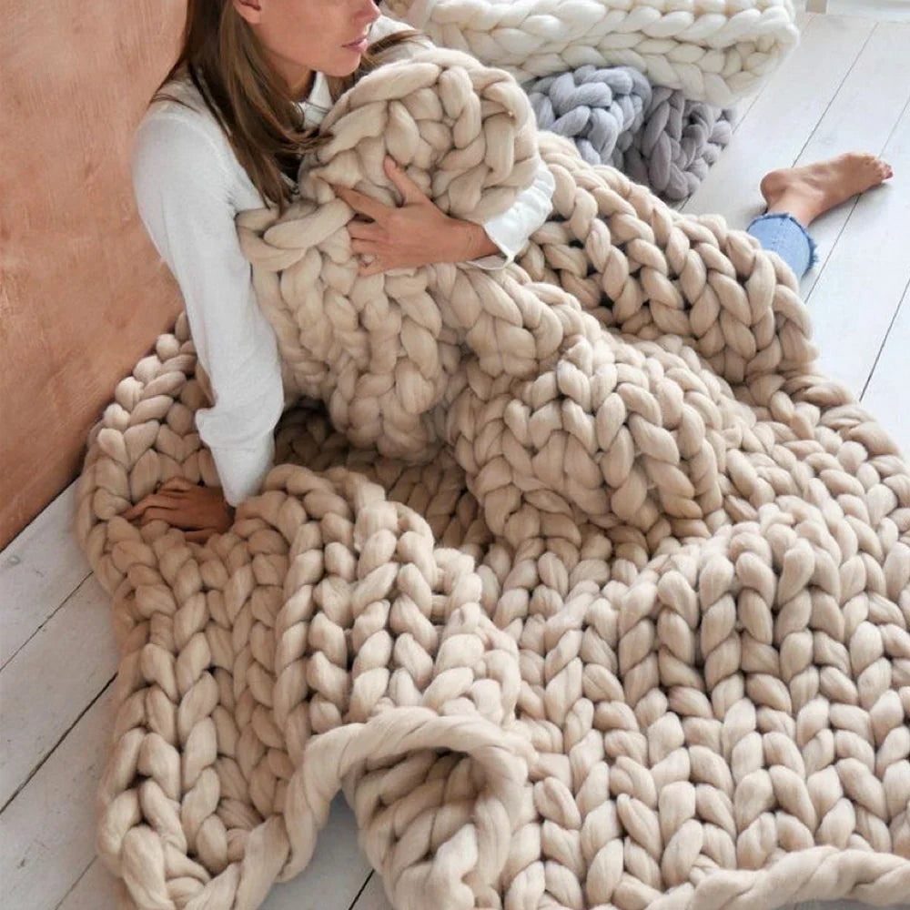 DIY Chunky XL Wool Yarn 1000g (2.2 lb) – Super Bulky Arm Knitting Yarn for Chunky Knit Blankets & Cushions – LuxeWool Light Brown 1000g