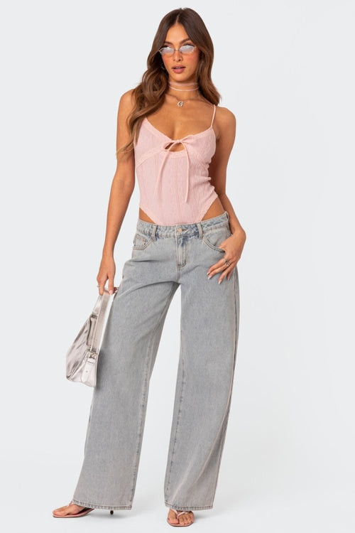 Bow Tie Jeans with Unique Details and Loose Fit for Casual Chic Style