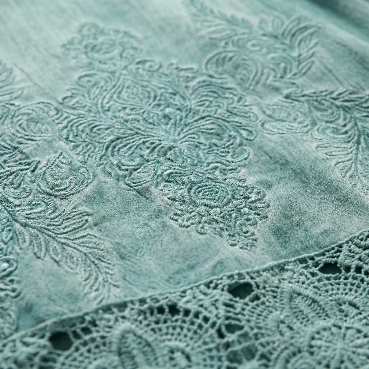 Estelo | Tunic dress for women - Embroidered Dress with V-neck and Lace Trim 3