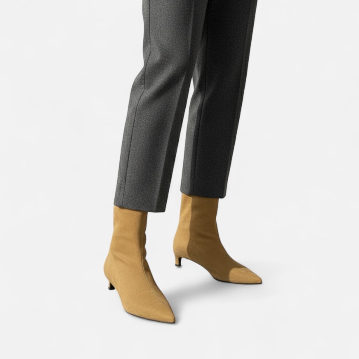 Old World | Women's Pointed Toe Ankle Boots with Low Vintage Heel 3