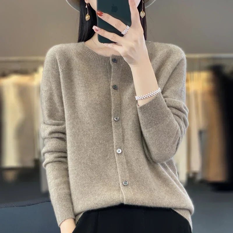 Solis | Women’s Cardigan | Round Neckline Knitted Light Brown