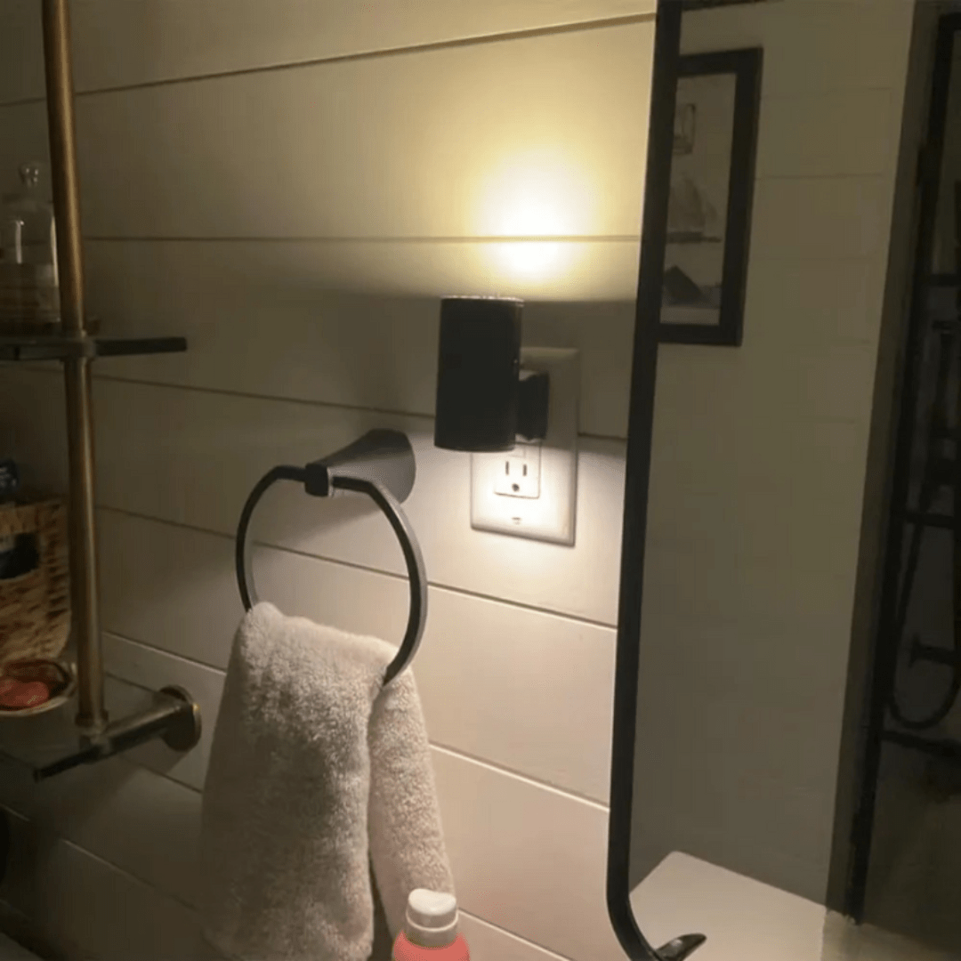 Smart LED Night Light with Day-Night Sensor and Stepless Dimming – Plug & Play Solution for the Home