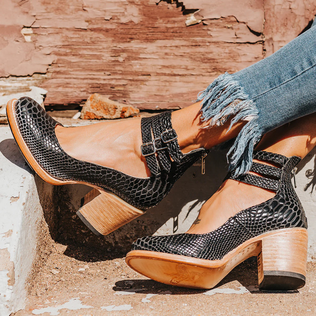 Bersh | Vintage Strappy Ankle Strap Heels