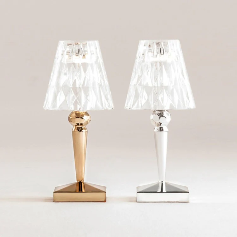 Chic Table Lamp with Crystal Design - CrystalLuxe